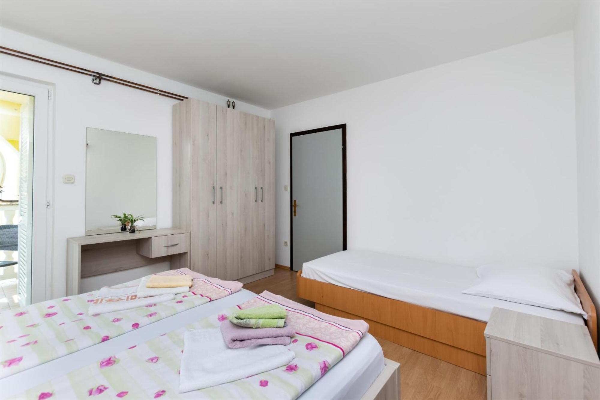 Apartments Boza Lopar Exterior photo