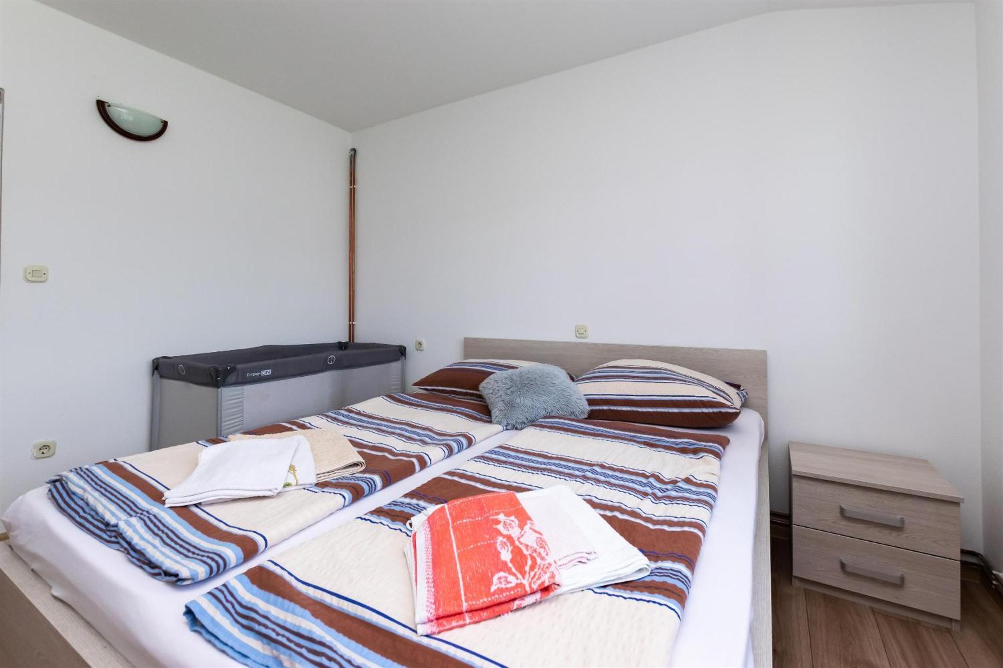 Apartments Boza Lopar Exterior photo